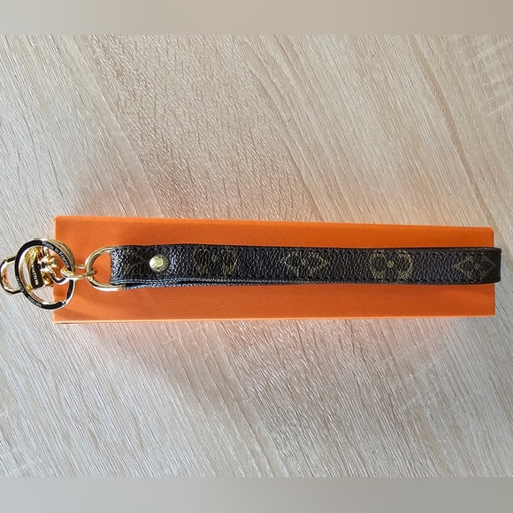 Authentic LOUIS VUITTON Monogram Canvas Wristlet Strap Keychain - Picture 6 of 8